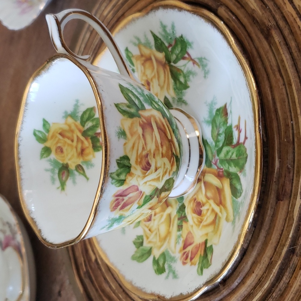 ROYAL ALBERT "Tea rose" tea cup with saucer